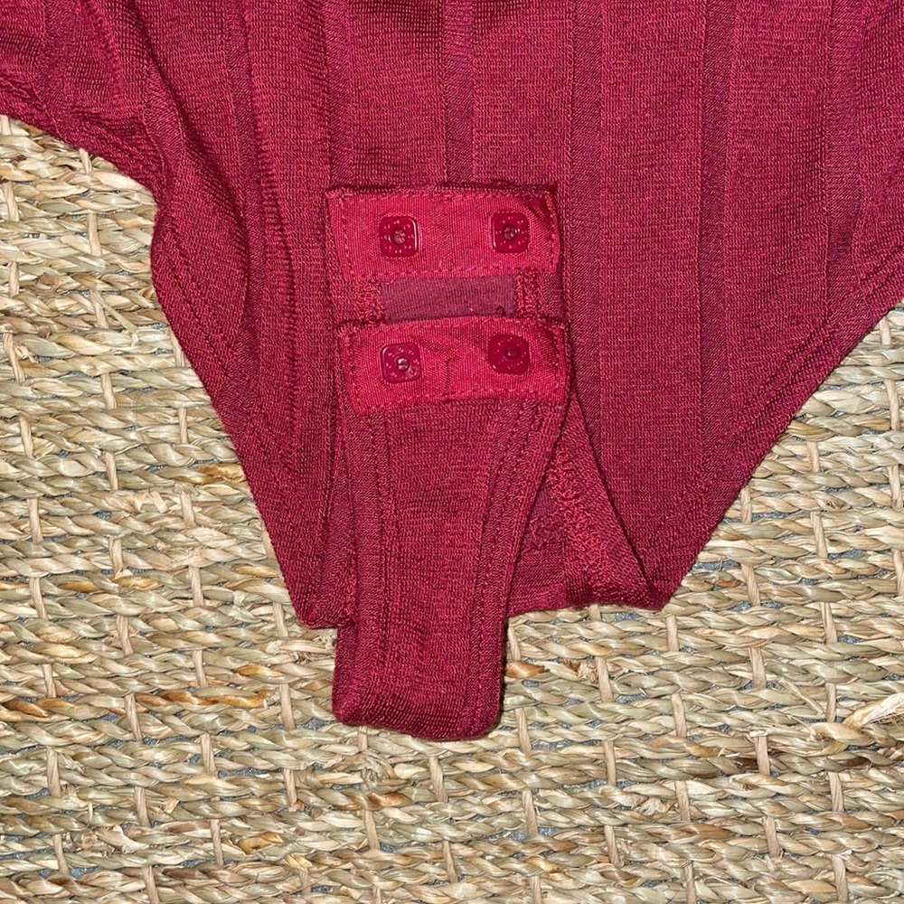 Free People leave sleeve square neck thong bodysuit, size M, color maroon red - Picture 3 of 6